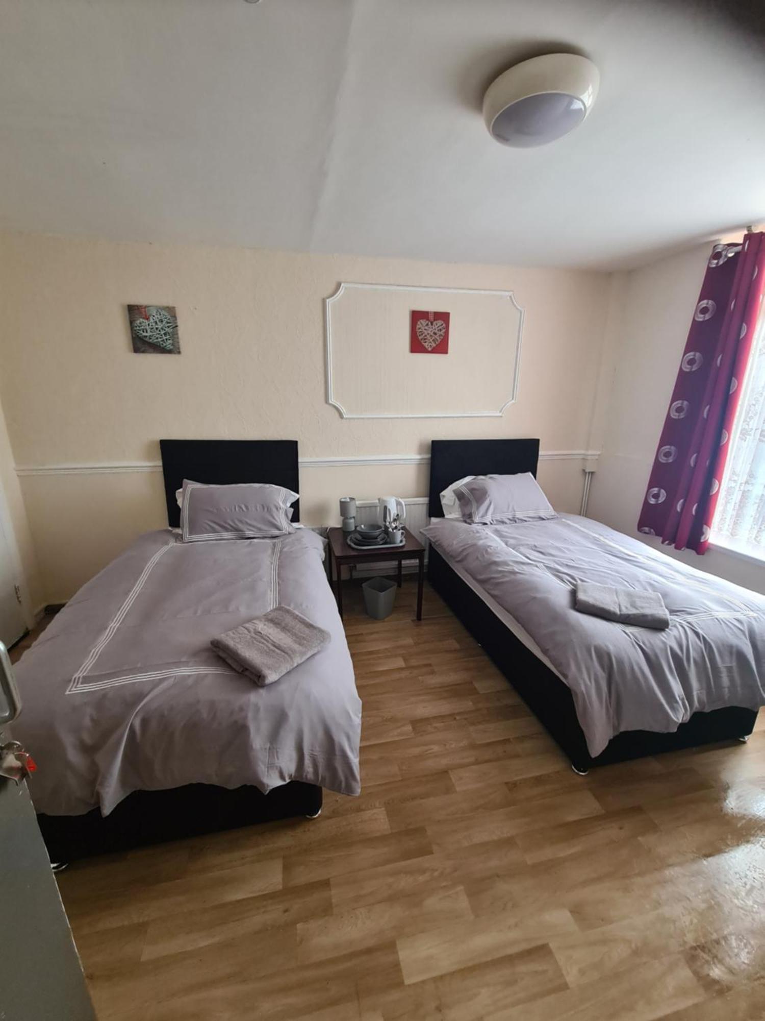 Tredegar Arms Budget Guesthouse For Walkers/Cyclists/Contractors/Traveler Merthyr Tydfil Room photo