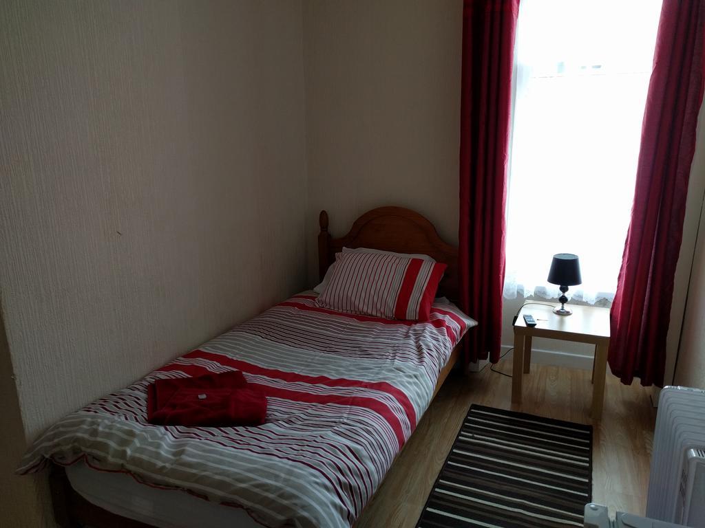 Tredegar Arms Budget Guesthouse For Walkers/Cyclists/Contractors/Traveler Merthyr Tydfil Exterior photo